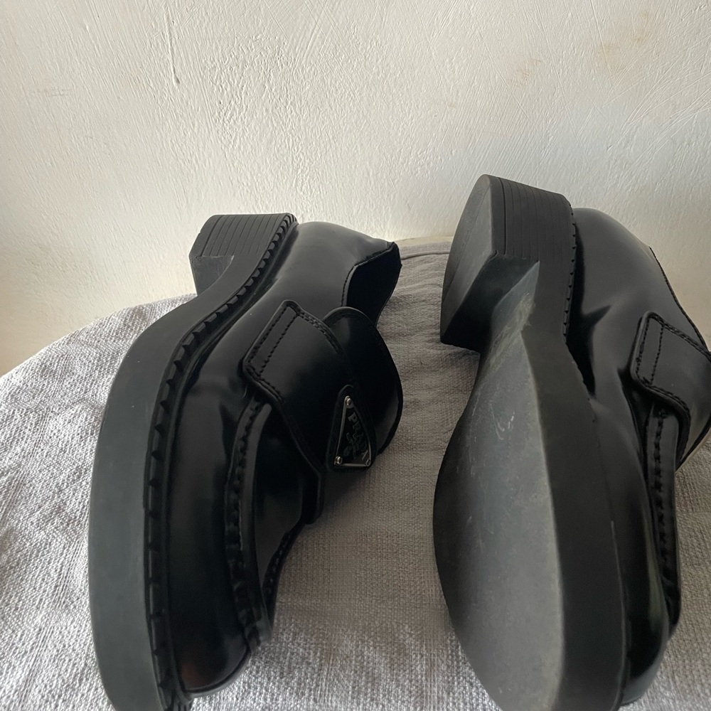 💎⭐️Authentic ⭐️Prada Women’s Leather Slip-On Loafers - Picture 4 of 14
